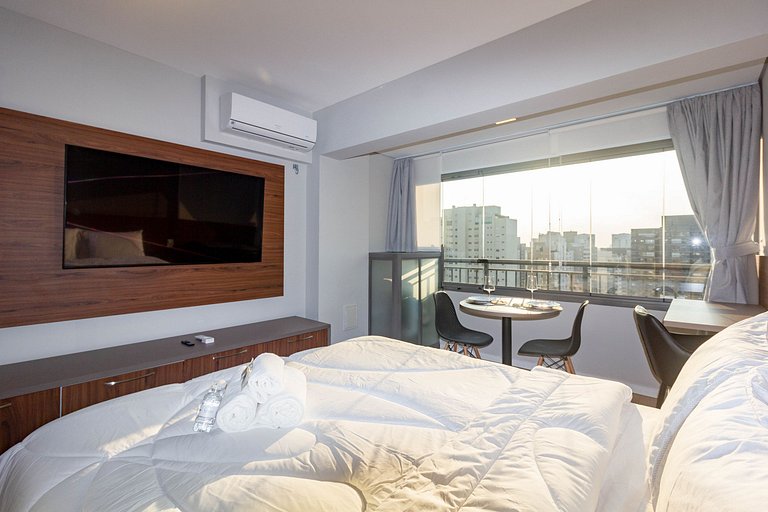 Apto dos sonhos: Cama queen e elegância em Moema