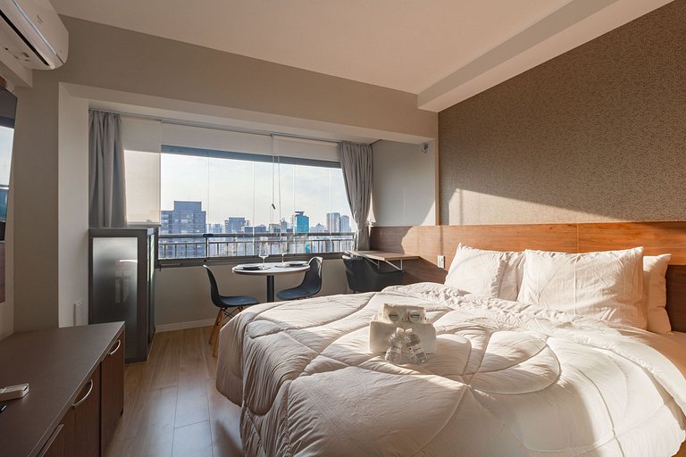 Apto dos sonhos: Cama queen e elegância em Moema