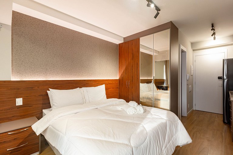 Apto dos sonhos: Cama queen e elegância em Moema