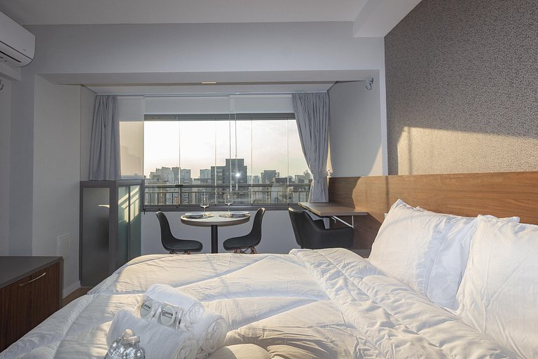 Apto dos sonhos: Cama queen e elegância em Moema