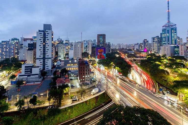 Encanto e conforto: Apto completo c/ linda vista