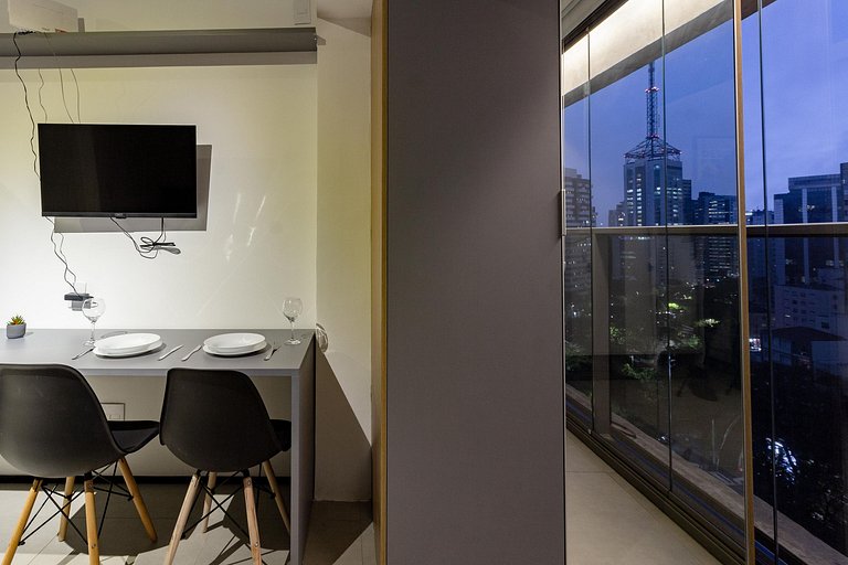 Encanto e conforto: Apto completo c/ linda vista