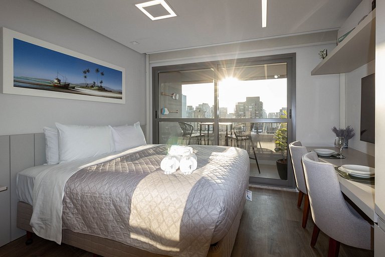 Cama queen e conforto: Apto c/ varanda em Moema