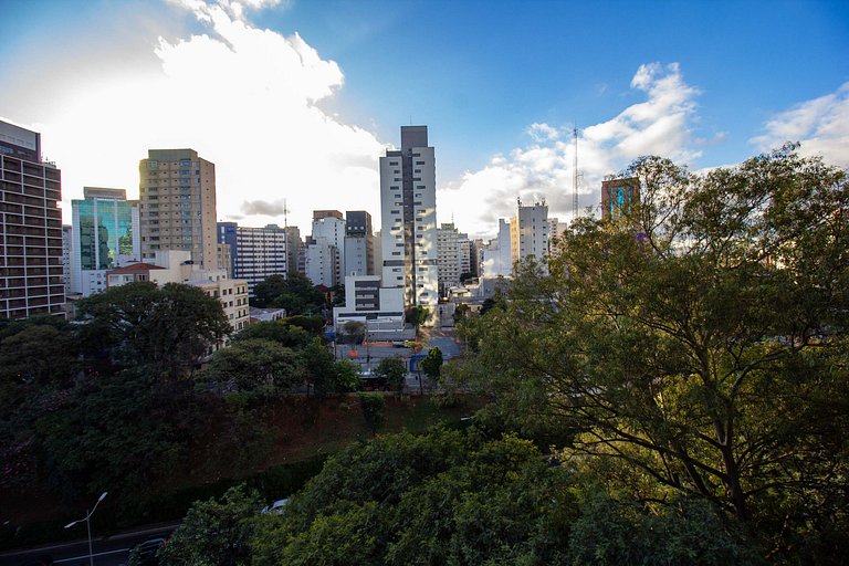 Encanto e luxo: Apt c/ varanda próximo da Paulista