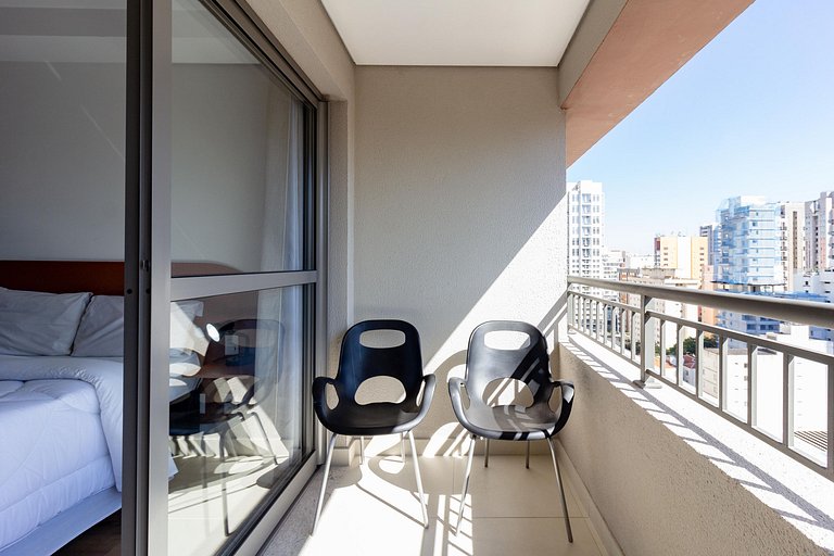 Studio em Moema Próximo ao Metrô com Varanda