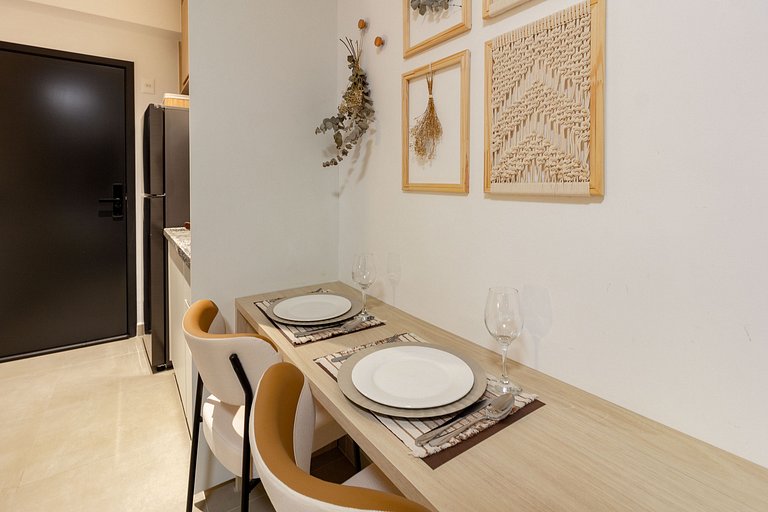 Conforto e charme: Apt em Moema c/ varanda