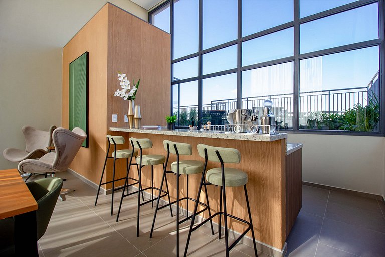 Apto completo com cama queen-size