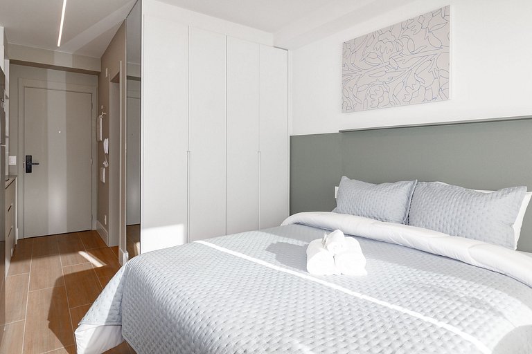 Apto superior c/ cama queen e linda vista