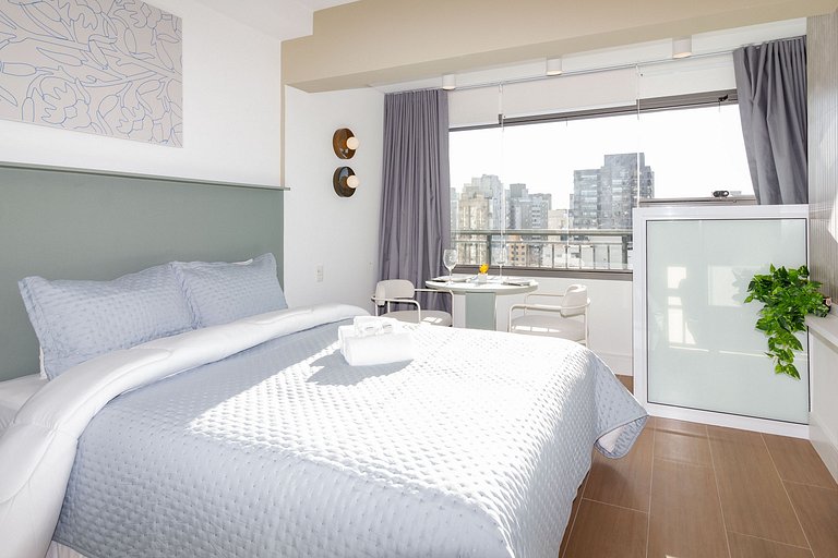 Apto superior c/ cama queen e linda vista