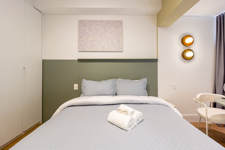 Apto superior c/ cama queen e linda vista