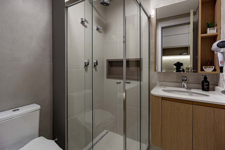 Apto superior c/ cama queen e linda vista