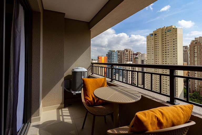 Apto superior com varanda em Moema