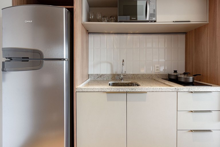 Luxo de Moema: Apto em andar superior c/ varanda