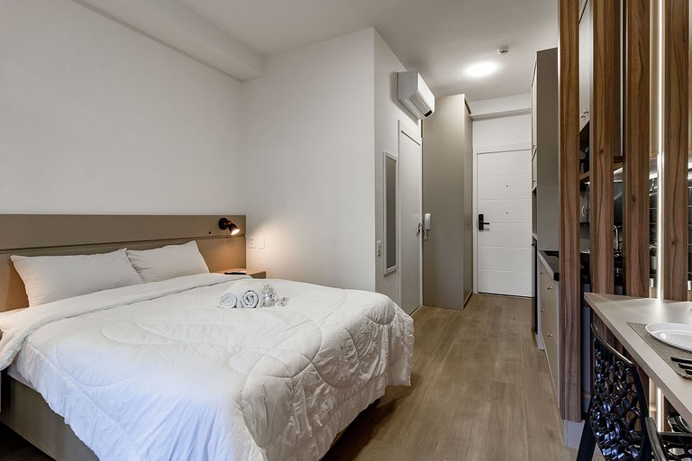 Encanto e conforto: Apto completo c/ varanda