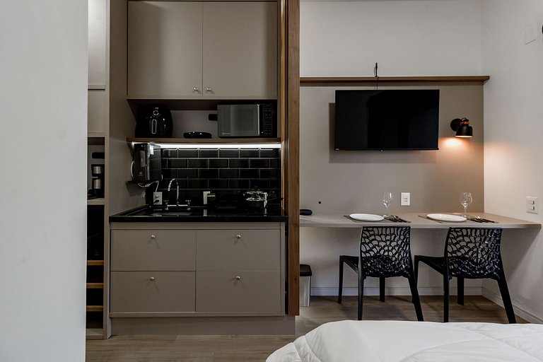 Encanto e conforto: Apto completo c/ varanda