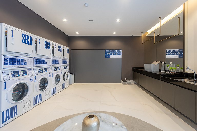Apartamento com varanda e vista para São Paulo