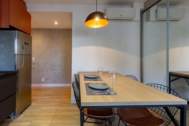 Encanto e conforto: Ap completo c varanda em Moema