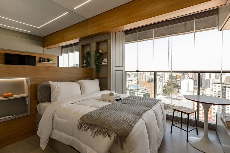 Apto elegante em andar alto próx da Paulista