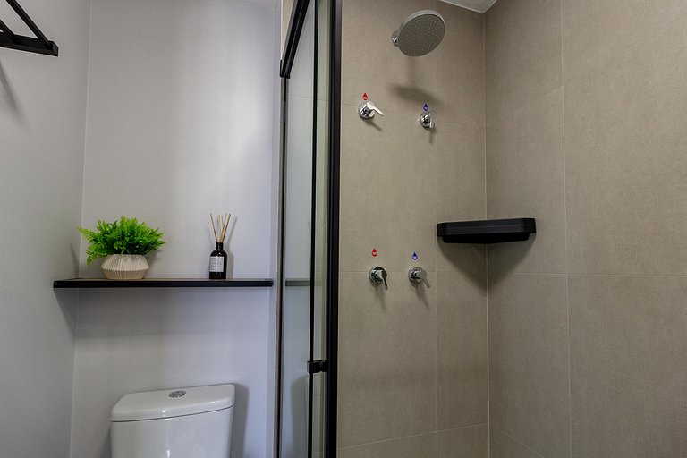 Apto elegante em andar alto próx da Paulista