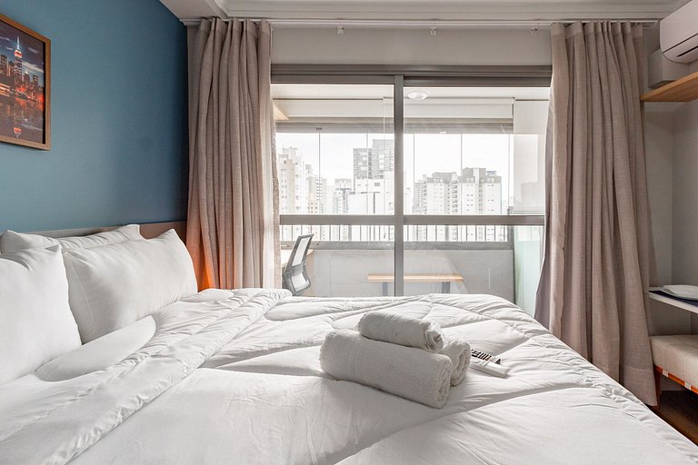 Luxo em Moema: Apto completo com varanda