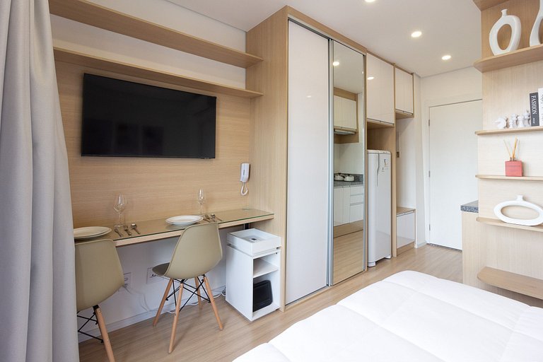 Encanto e charme | Apto completo c/ varanda