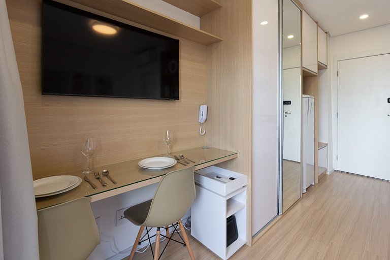 Encanto e charme | Apto completo c/ varanda