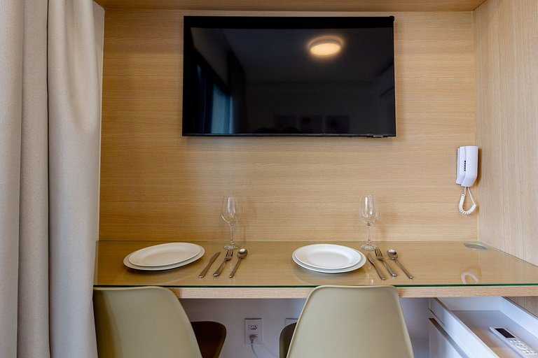 Encanto e charme | Apto completo c/ varanda