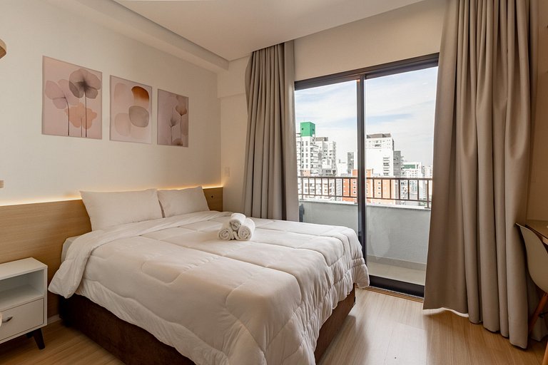 Encanto e charme | Apto completo c/ varanda