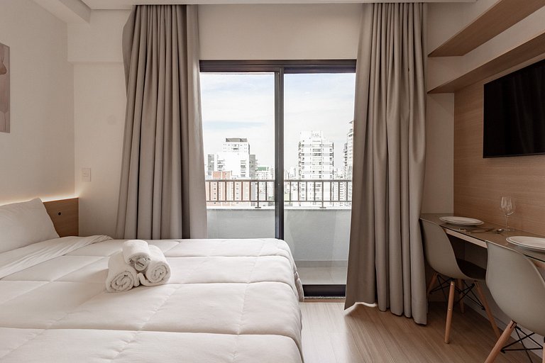 Encanto e charme | Apto completo c/ varanda