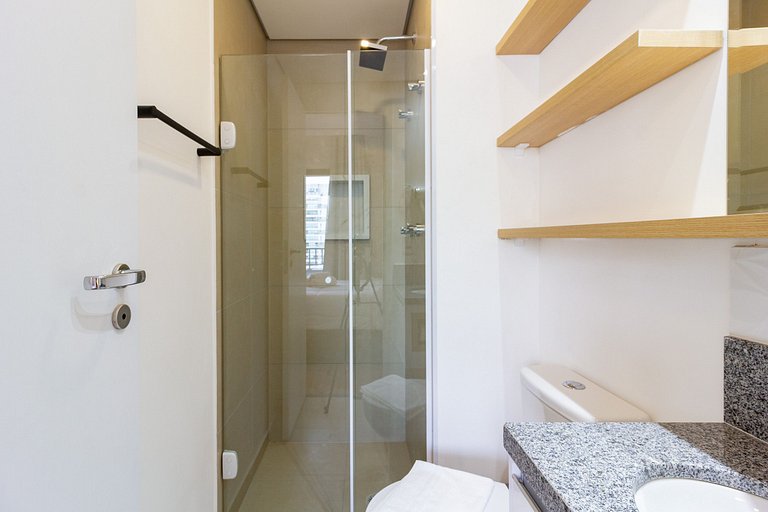 Encanto e charme | Apto completo c/ varanda