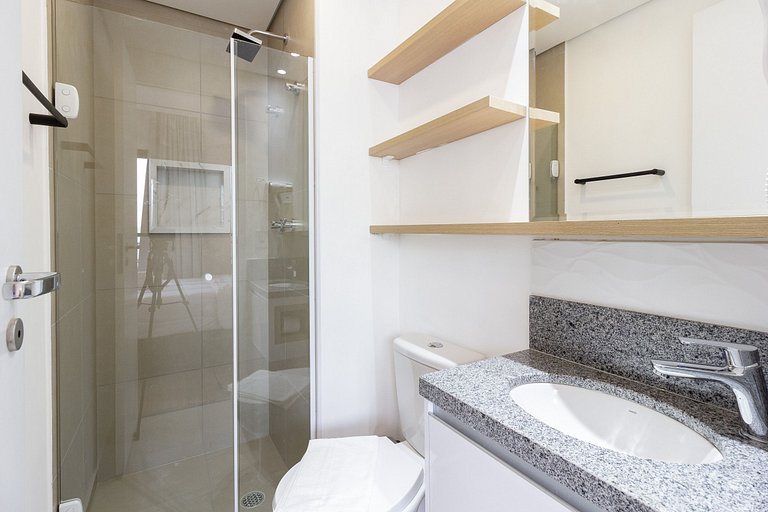 Encanto e charme | Apto completo c/ varanda