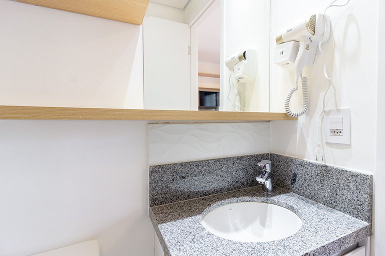 Encanto e charme | Apto completo c/ varanda