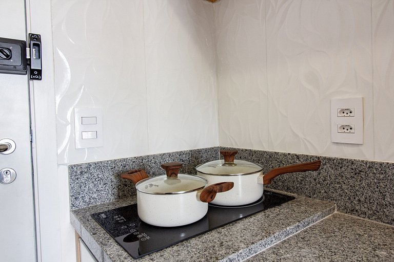 Encanto e charme | Apto completo c/ varanda