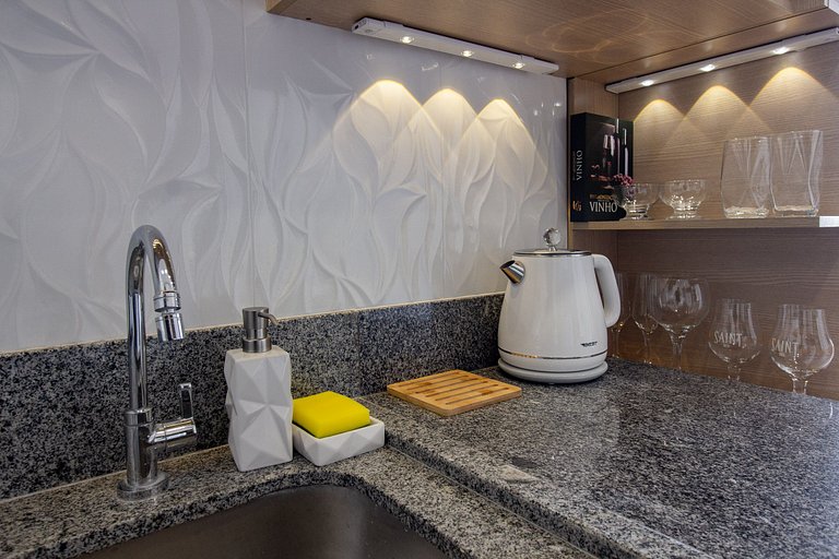 Encanto e charme | Apto completo c/ varanda