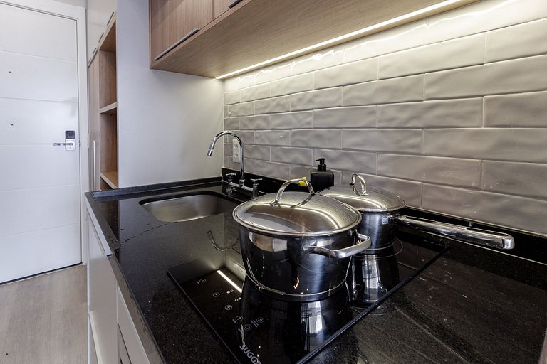 Apto completo c/ sistema de self check-in e WI-FI