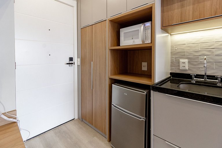 Apto completo c/ sistema de self check-in e WI-FI