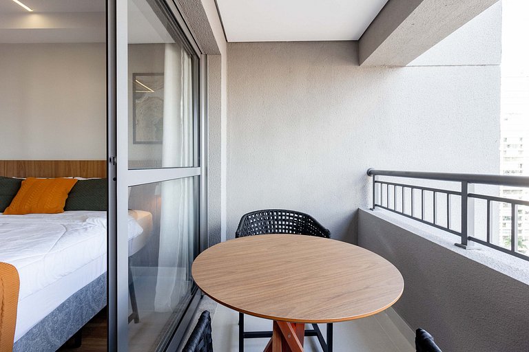 Studio em Moema com Varanda e Coworking