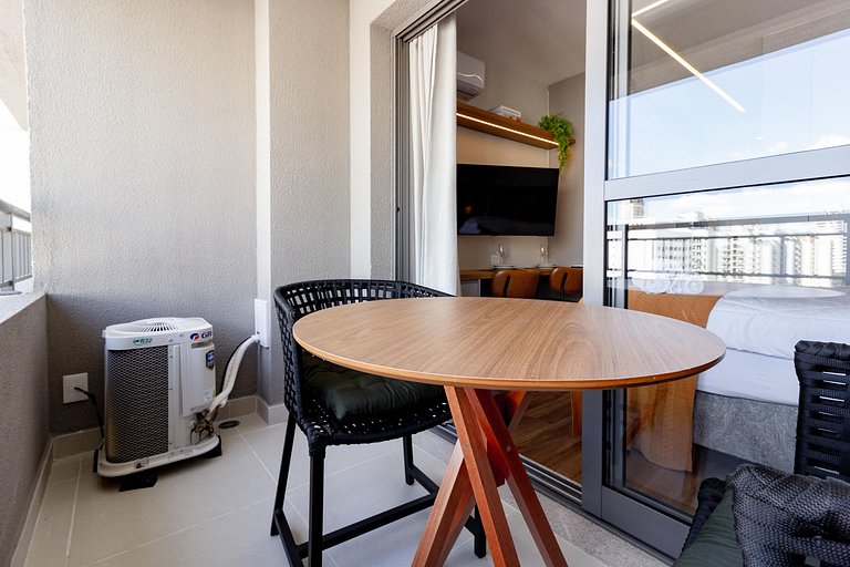 Studio em Moema com Varanda e Coworking