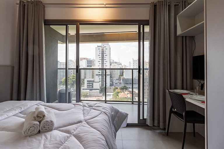 Aptosuperior com varanda próximo da Paulista