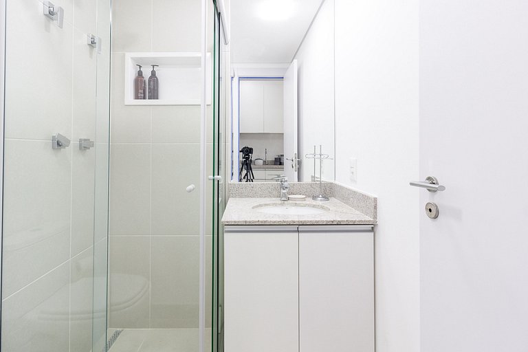 Studio em Moema com Cama Queen e Coworking