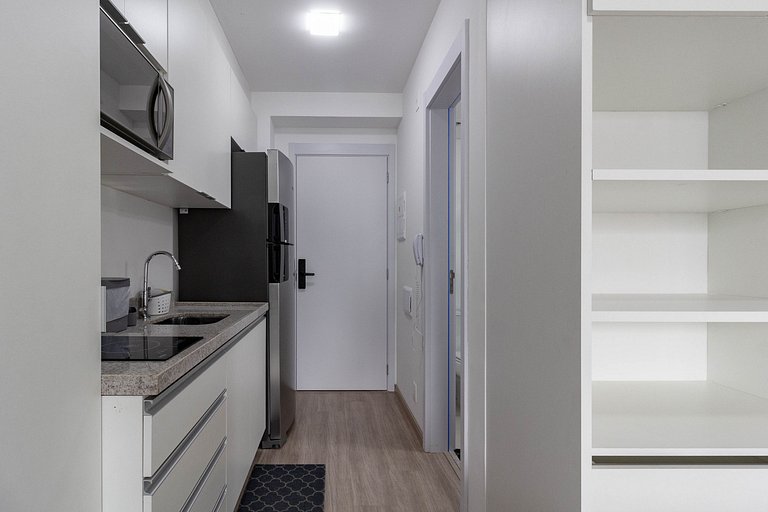 Studio em Moema com Cama Queen e Coworking
