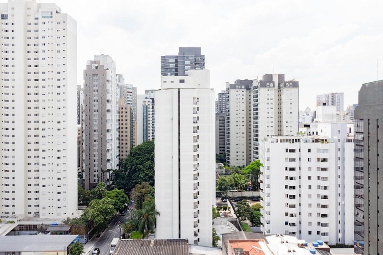 Studio em Moema com Cama Queen e Coworking