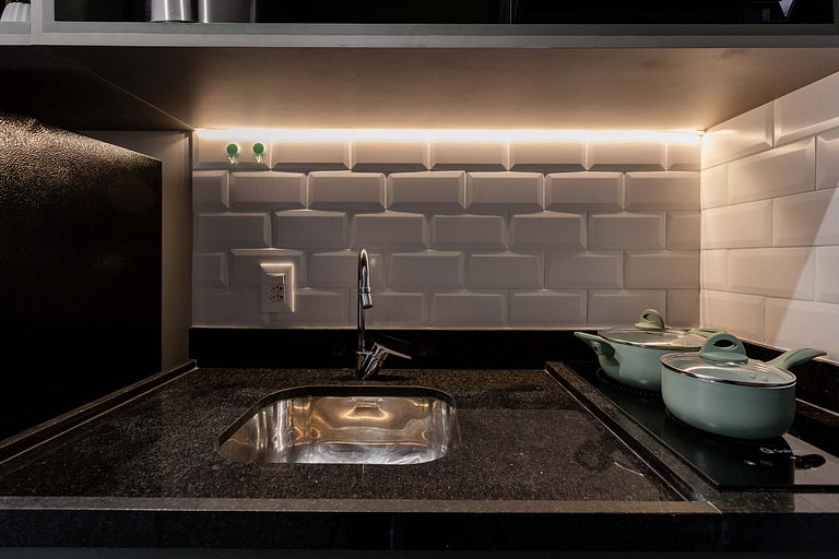 Apto aconchegante c/ varanda e ar condicionado