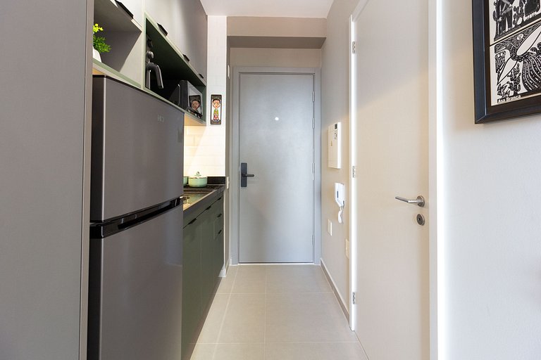 Apto aconchegante c/ varanda e ar condicionado