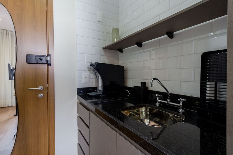 Estúdio | Varanda | próximo a Paulista