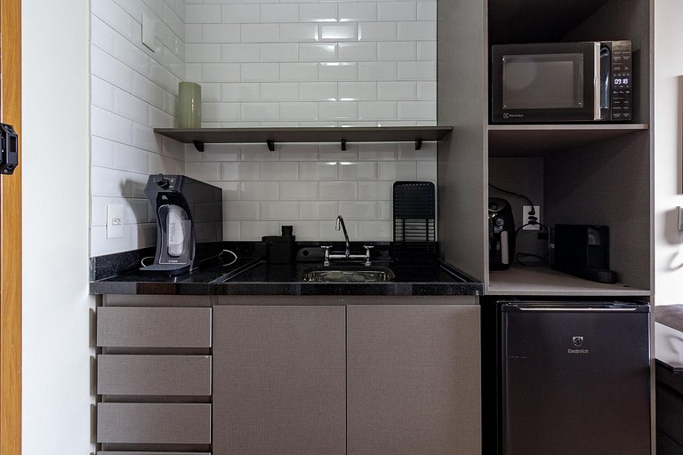 Estúdio | Varanda | próximo a Paulista