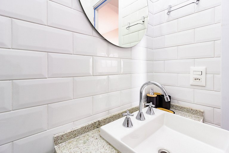 Estúdio | Varanda | próximo a Paulista