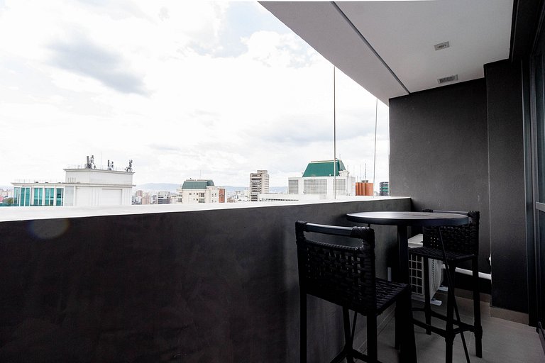 Estúdio | Varanda | próximo a Paulista