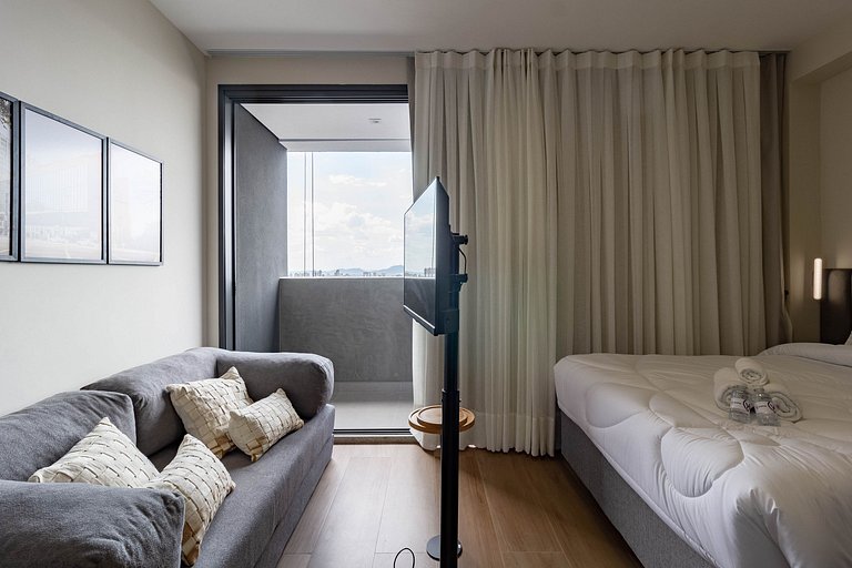 Estúdio | Varanda | próximo a Paulista