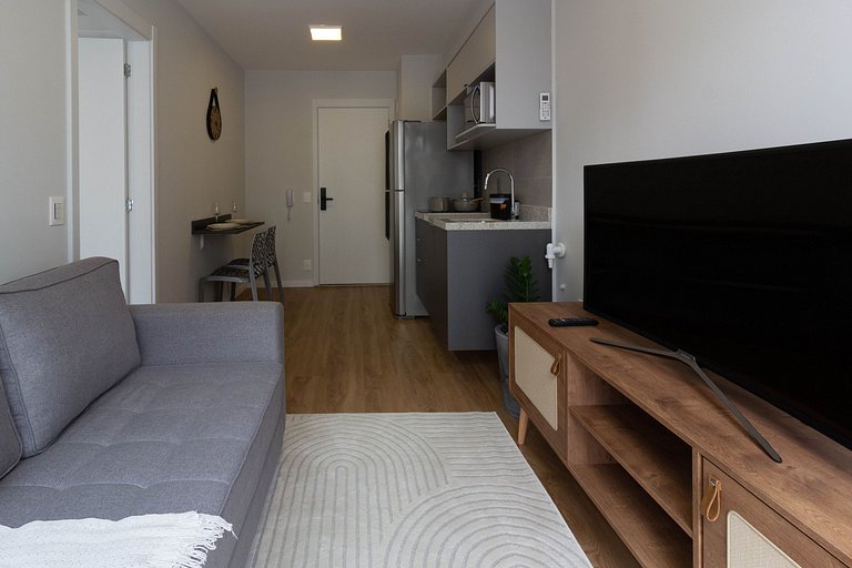 Ap premium c/ varanda e cama queen, próximo de CGH